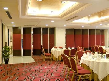 Malaysia Wooden Movable Sliding Partition Walls for Restaurant 85 mm Width