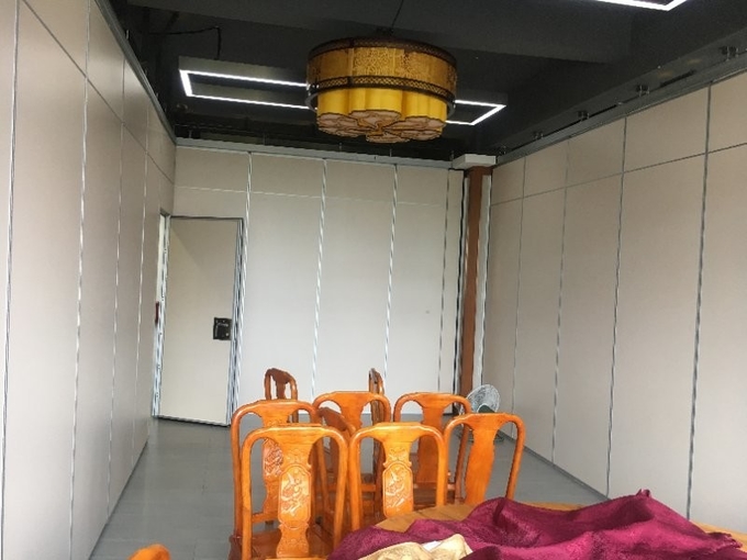 Decorative Acoustic Accordion Room Divider Floor To Ceiling Mounted