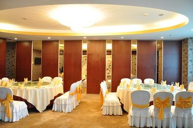 Conference Room Wooden Folding Acoustic Partition Wall 4m Height