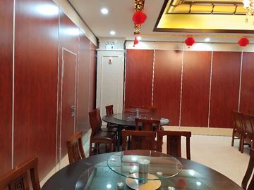 Restaurant Folding Partition Walls , Multi Color Wooden Movable Panel Soundproof Room Dividers