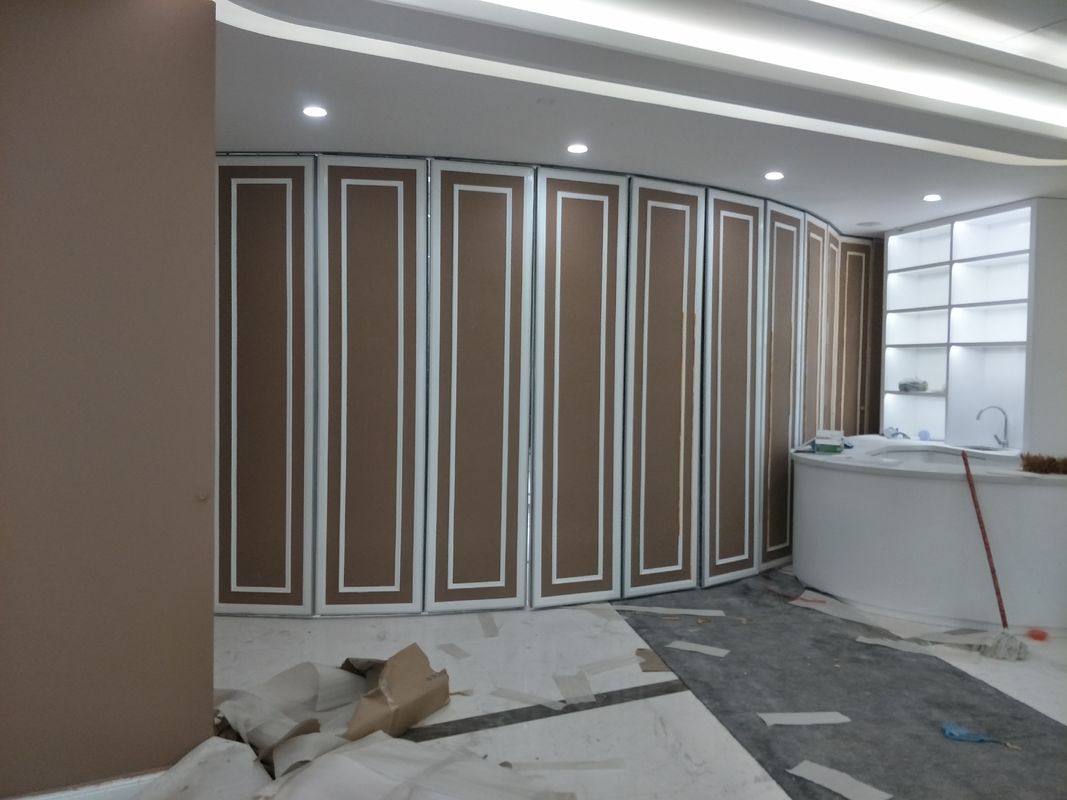 Hotel Moveable Acoustic Wooden Hanging Folding Partition Walls Interior Decoration