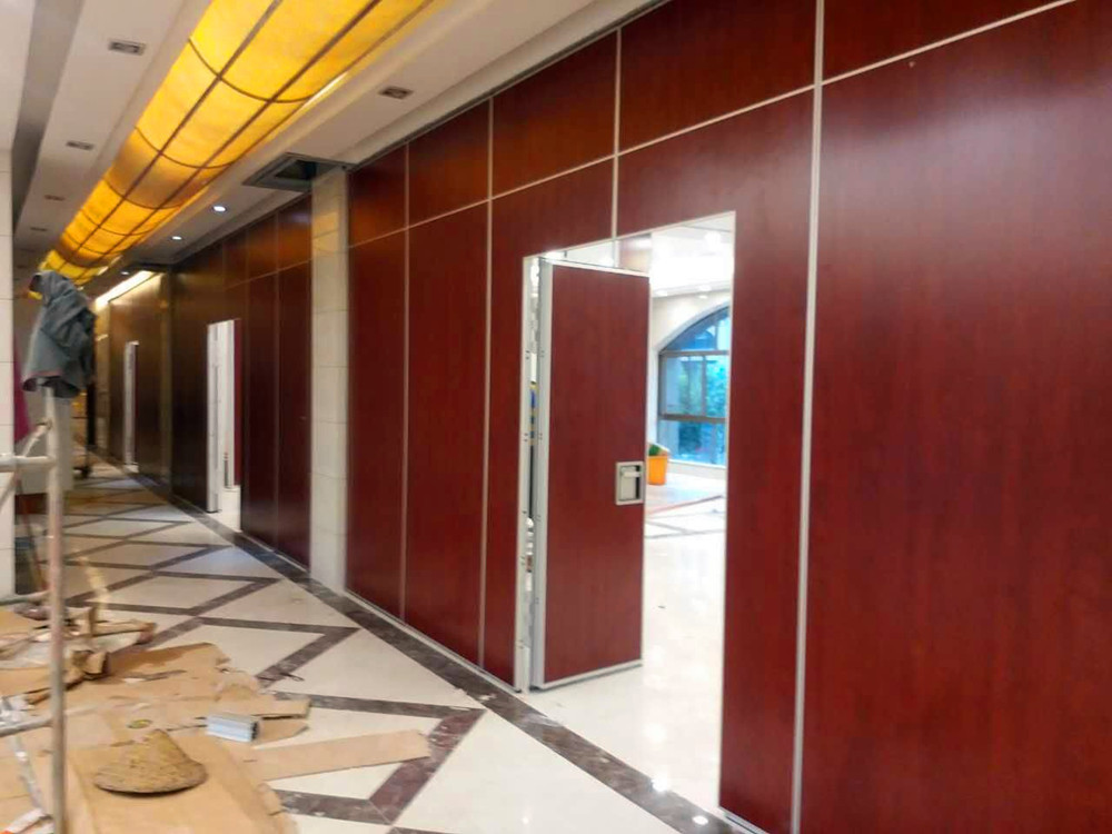 Interior Commercial Auditorium Folding Room Dividers With Aluminium