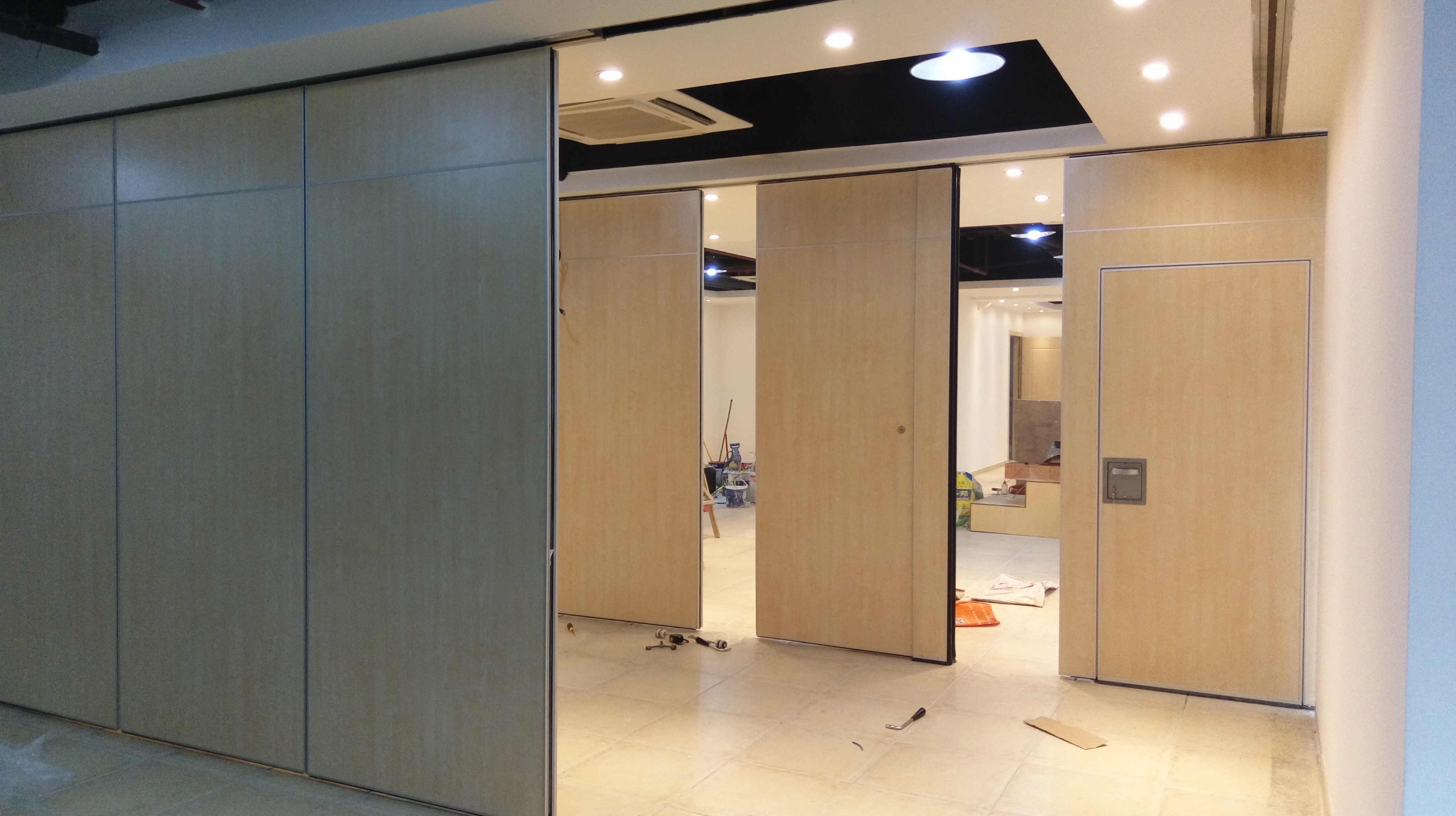 Conference Room Folding Operable Partition Walls Aluminum Hanging